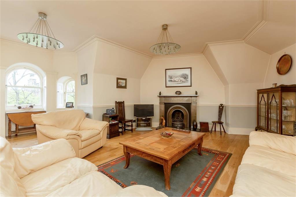 10/3 Magdala Crescent, Edinburgh, EH12 5BE