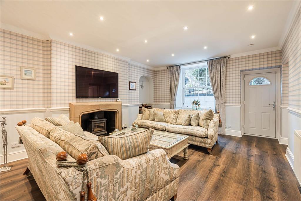 3 bed garden flat for sale in West End