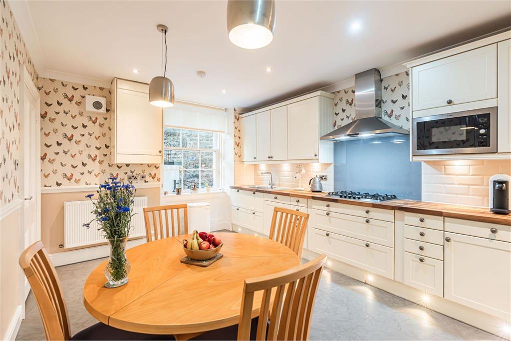 3 bed garden flat for sale in West End
