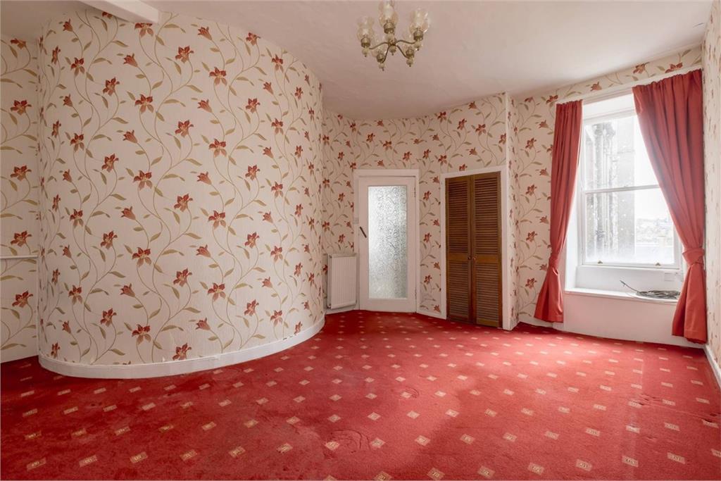 1 bed second floor flat for sale in Old Town