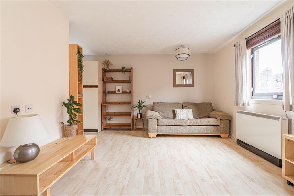 6/6 White Park, Edinburgh, EH11 1TZ