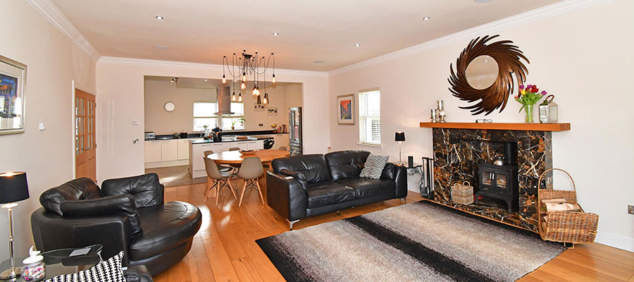 5 bed detached house Midlothian kitchen and lounge
