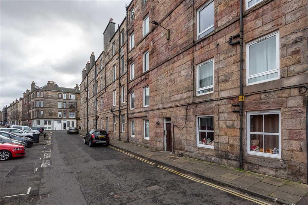 Flat for sale in Leith