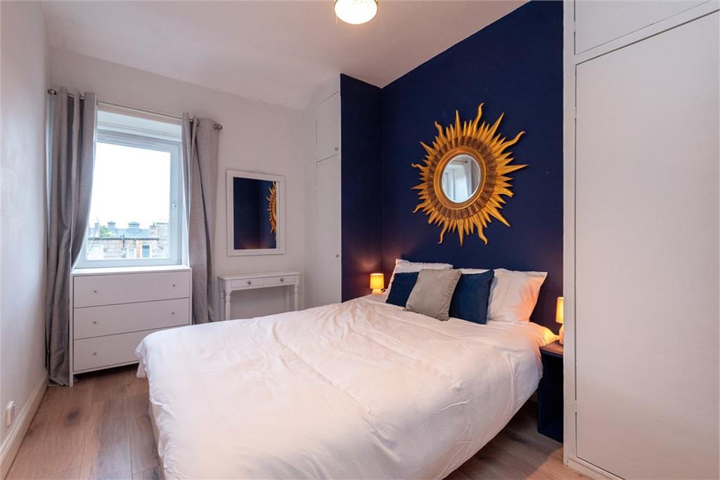 Flat for sale in Leith