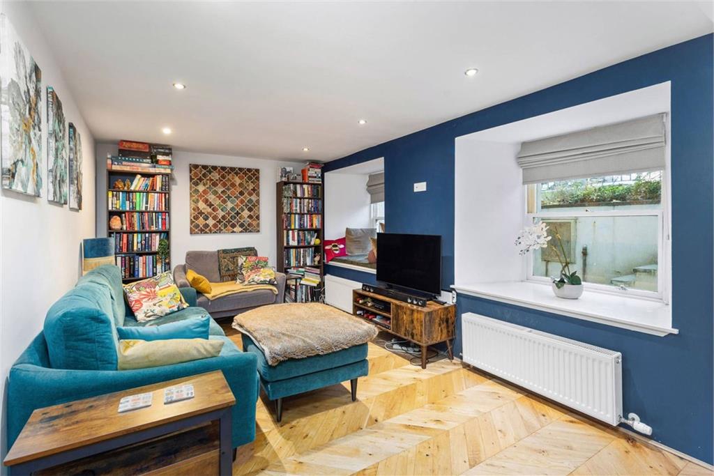 Flat for sale in Leith