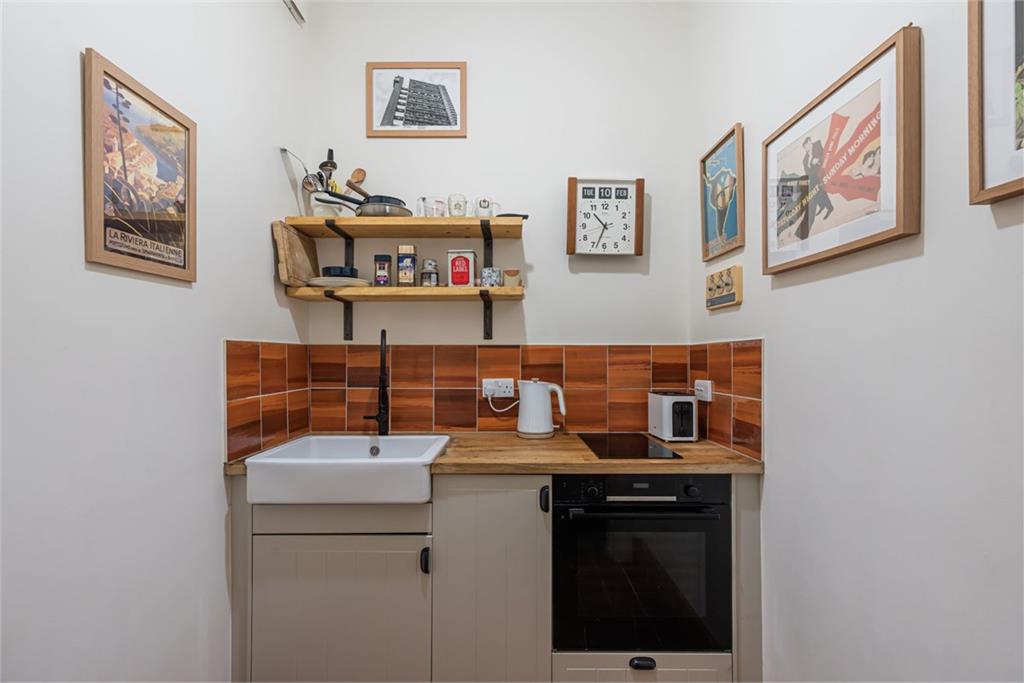 Flat for sale in Leith