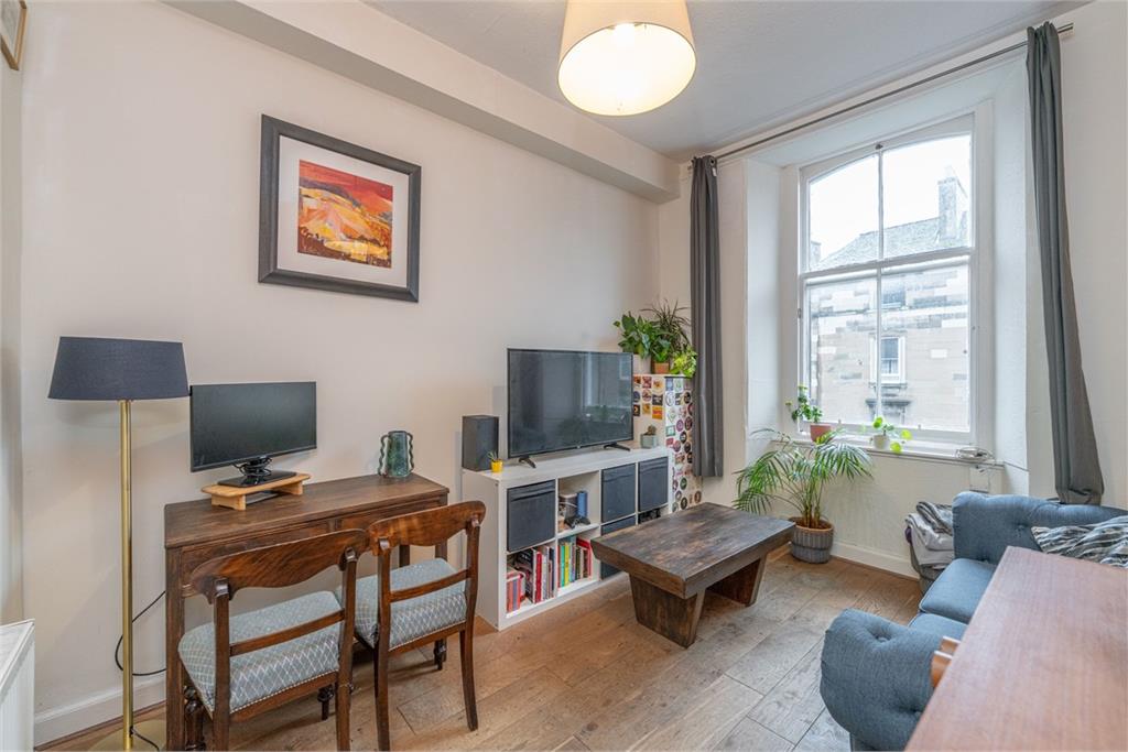 Flat for sale in Leith