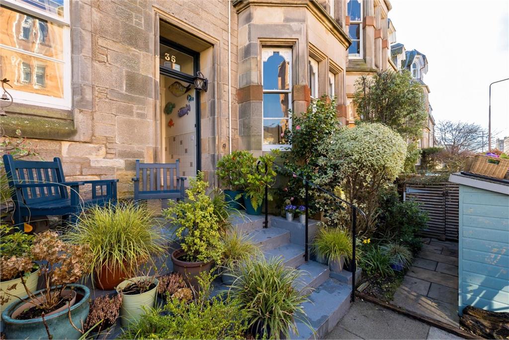 High end flat for sale in Portobello