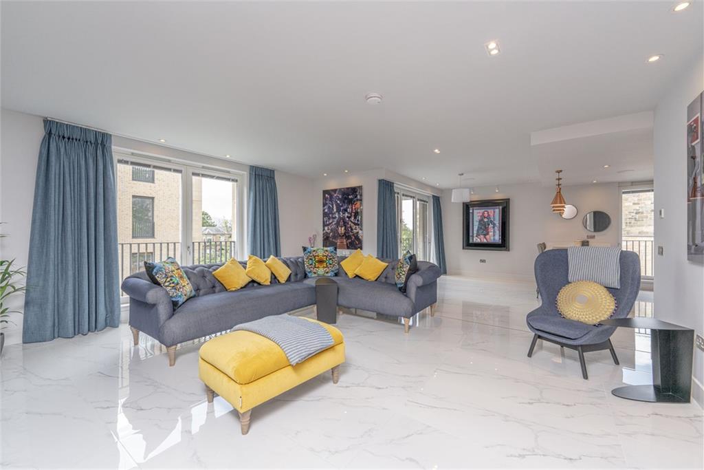 High end flat for sale in Murrayfield