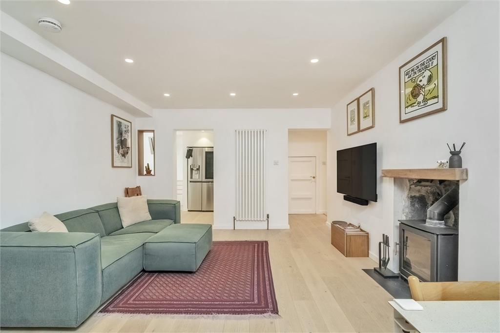 1 bed maindoor flat for sale in New Town
