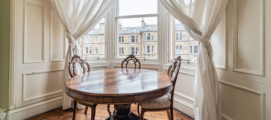 71/4 Spottiswoode St dining area